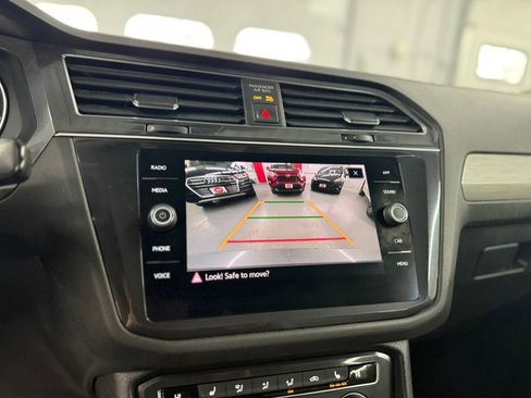 Used 2021 Volkswagen Tiguan SE w/ Panoramic Sunroof Package image 20