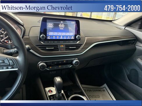 Used 2024 Nissan Altima 2.5 SV FWD image 12
