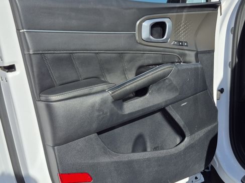 Used 2023 Kia Sorento SX AWD/4WD image 14