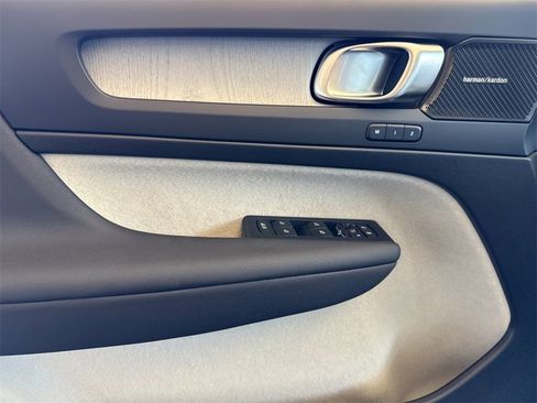 New 2026 Volvo XC40 B5 Ultra image 10