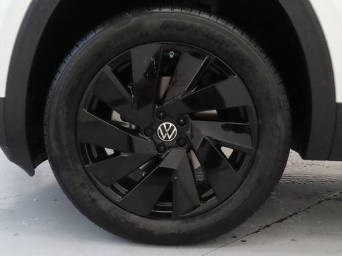 Certified 2026 Volkswagen Atlas SE FWD image 24