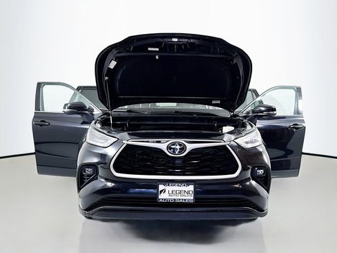 Used 2020 Toyota Highlander XLE AWD/4WD image 21