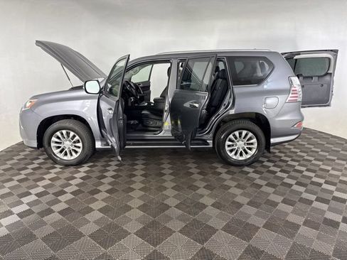 Used 2015 Lexus GX 460 w/ Premium Package AWD/4WD image 9