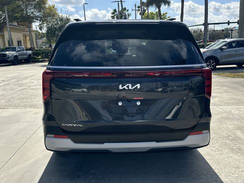 New 2026 Kia Carnival EX FWD image 7