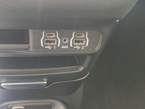 New 2025 Chrysler Pacifica Select image 35