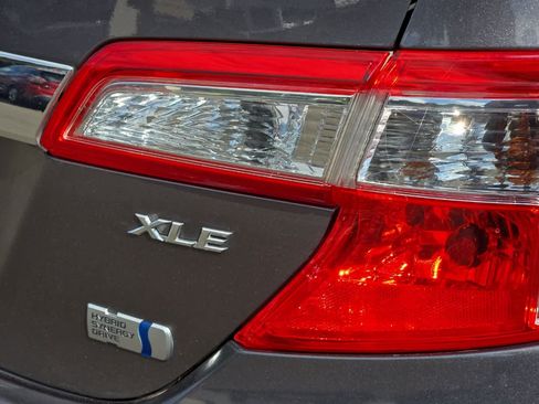 Used 2014 Toyota Camry XLE w/ Leather Package FWD image 27