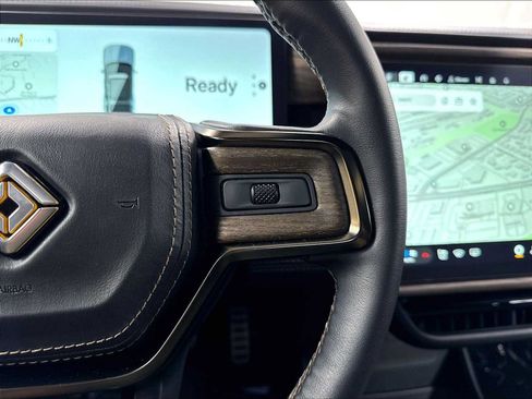 Used 2025 Rivian R1S Premium AWD/4WD image 22