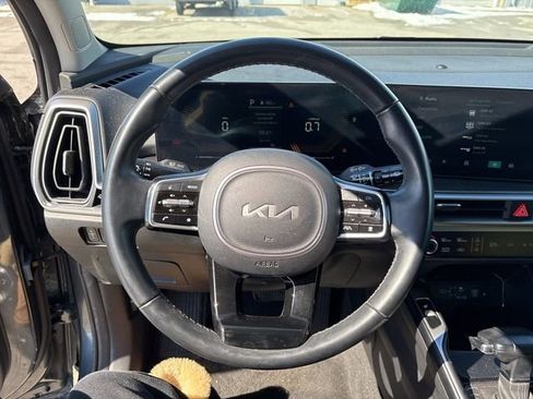 Used 2024 Kia Sorento S FWD image 32