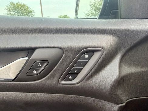 Used 2022 GMC Acadia SLT w/ Elevation Edition FWD image 8