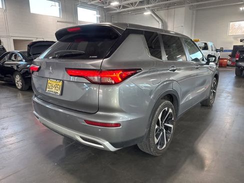 Used 2023 Mitsubishi Outlander SE image 4