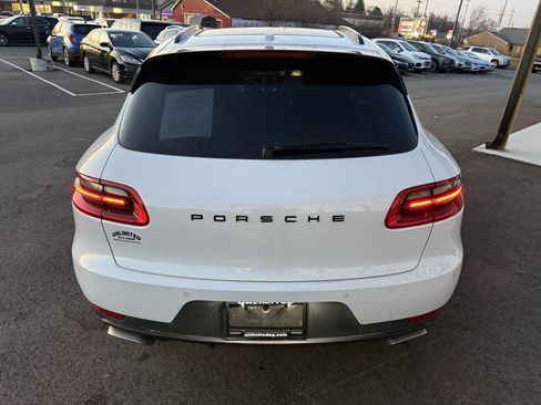 Used 2018 Porsche Macan Base AWD 4dr SUV image 8