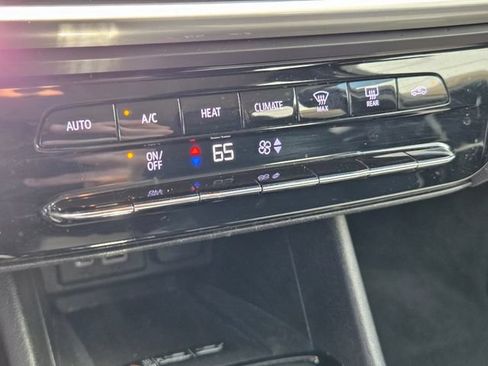 Certified 2022 Chevrolet Bolt EUV LT FWD image 22