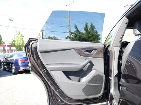 Used 2021 Audi Q8 Premium Plus w/ Premium Plus Package AWD/4WD image 31
