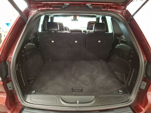 Used 2018 Jeep Grand Cherokee Altitude image 11