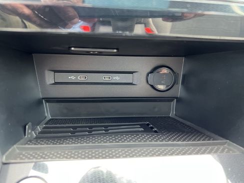 New 2025 Volkswagen Taos SE image 22