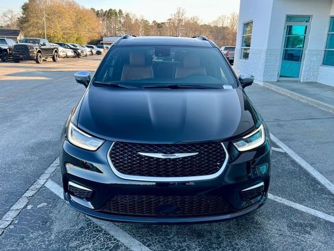 Used 2026 Chrysler Pacifica Pinnacle image 4