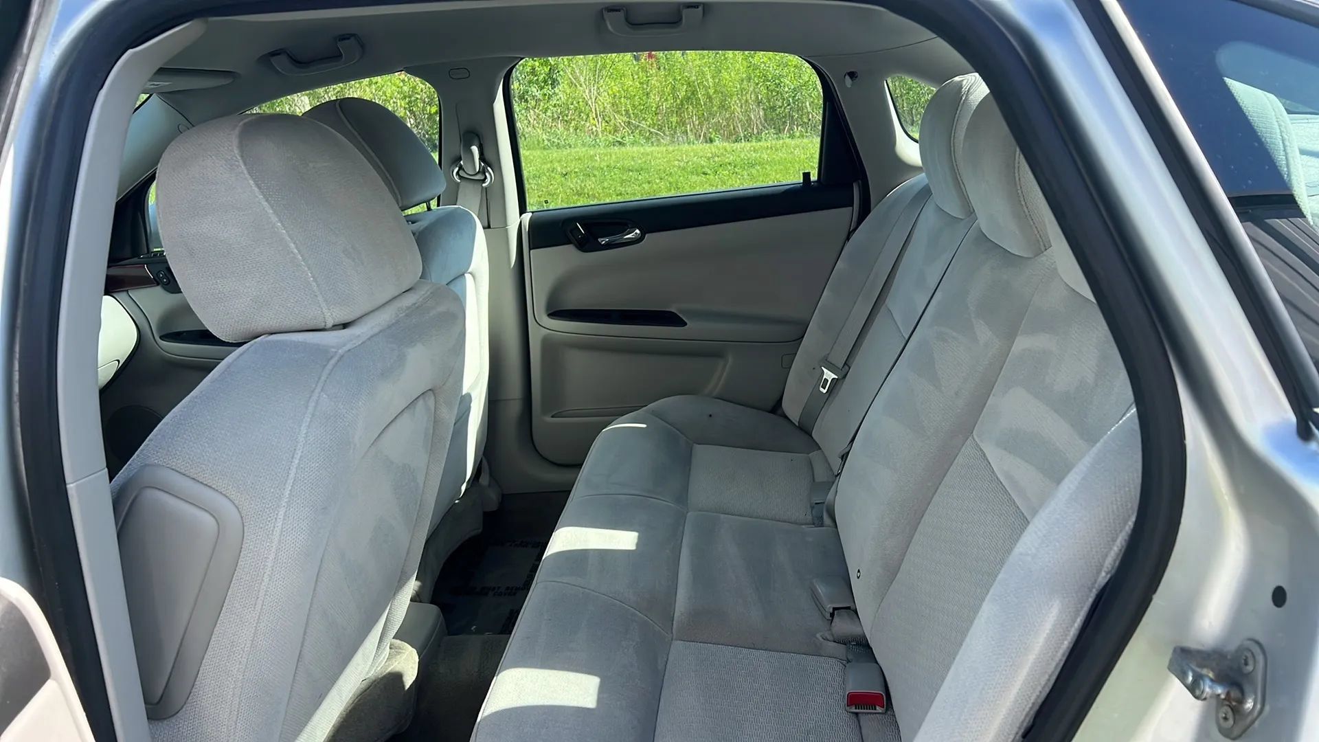 Used 2011 Chevrolet Impala LT FWD image 13
