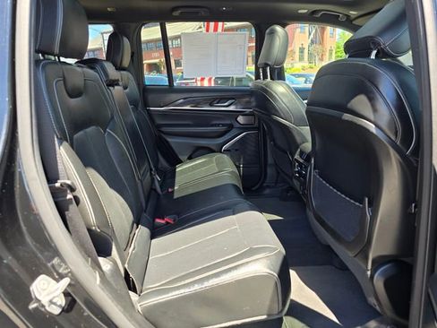 Used 2022 Jeep Grand Cherokee Overland AWD/4WD image 43
