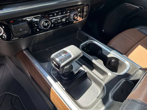 Used 2024 Chevrolet Silverado 1500 High Country w/ High Country Premium Package AWD/4WD image 27