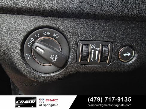 Used 2018 Chrysler 300 Limited RWD image 12