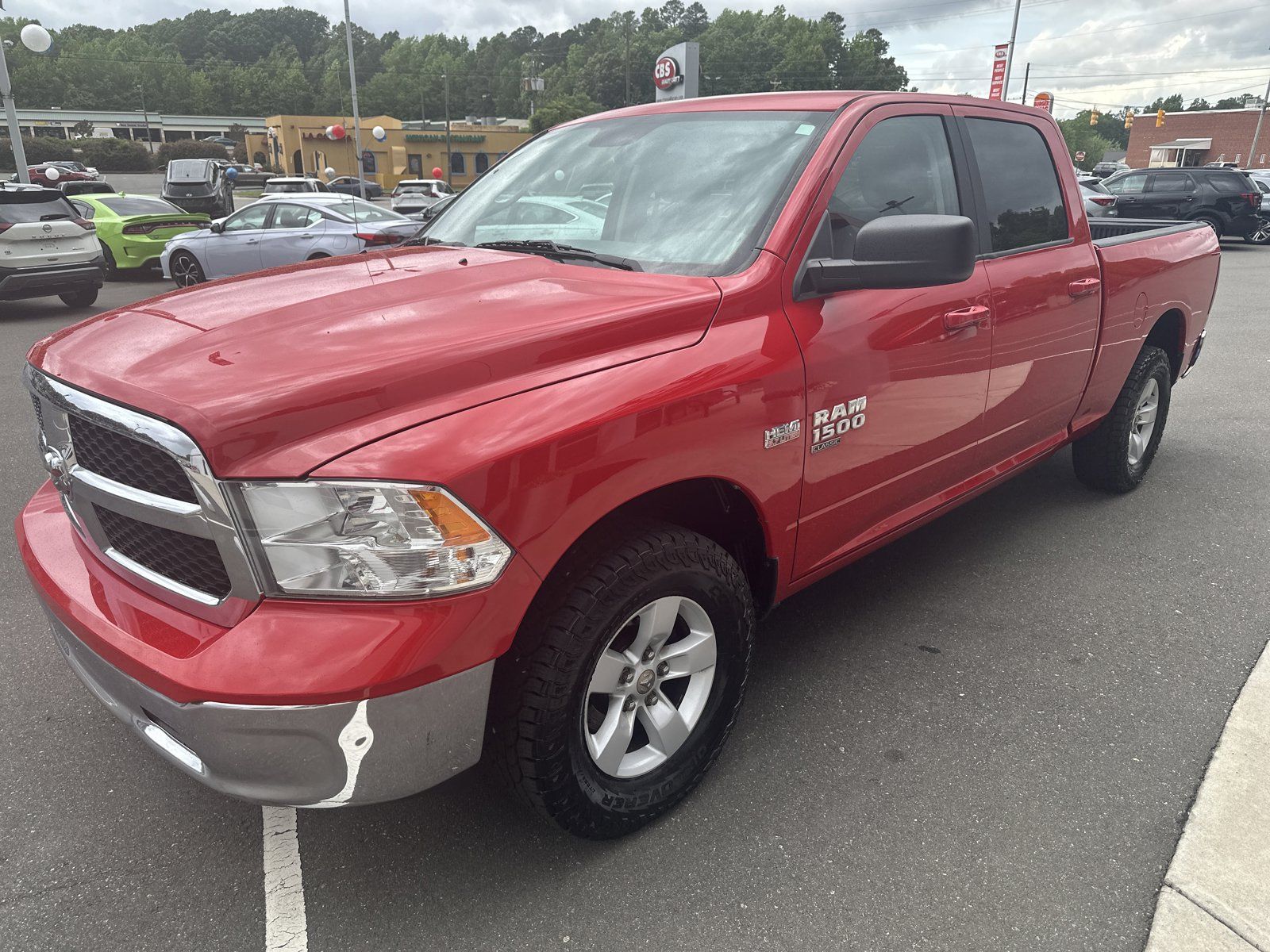Used 2019 RAM 1500 Classic SLT AWD/4WD image 4