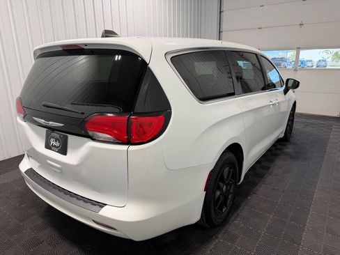 Used 2023 Chrysler Voyager LX FWD image 3