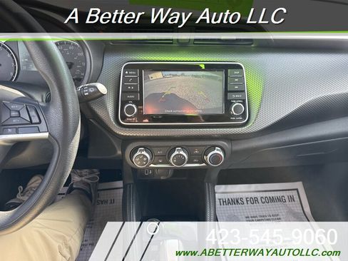 Used 2019 Nissan Kicks S image 10