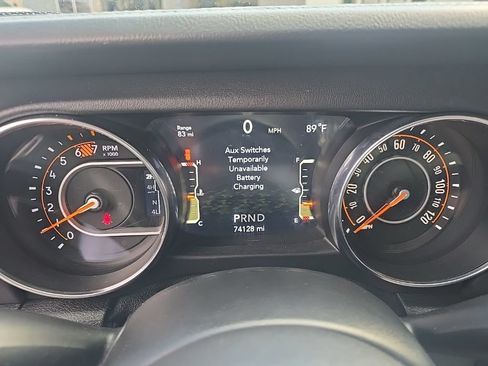Used 2019 Jeep Wrangler Unlimited Sahara w/ Dual Top Group AWD/4WD image 6