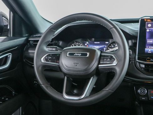 Used 2022 Jeep Compass Latitude FWD image 12