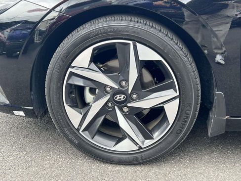 Used 2022 Hyundai Elantra Limited image 13