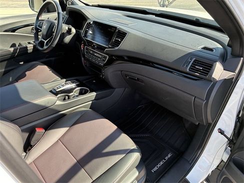 Certified 2025 Honda Ridgeline Black Edition image 35