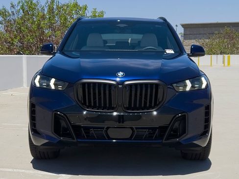 New 2026 BMW X5 xDrive40i w/ M Sport Package AWD/4WD image 2