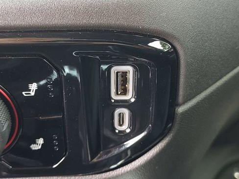 Used 2025 Chevrolet Silverado 1500 RST AWD/4WD image 17