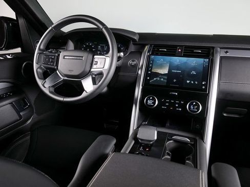 Certified 2025 Land Rover Discovery Dynamic SE AWD/4WD image 11