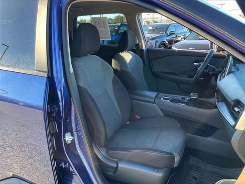 Used 2023 Nissan Rogue SV image 10