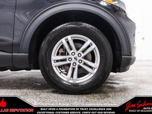 Used 2023 Ford Explorer XLT w/ Equipment Group 202A image 7