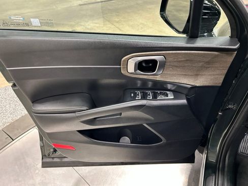 Used 2023 Kia Sorento S w/ Panoramic Sunroof Package AWD/4WD image 16