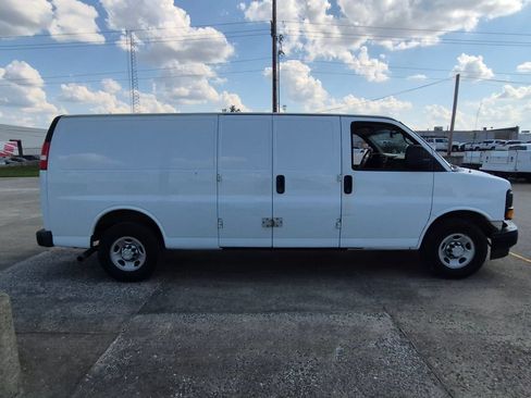 Used 2015 Chevrolet Express 3500 Extended RWD image 8