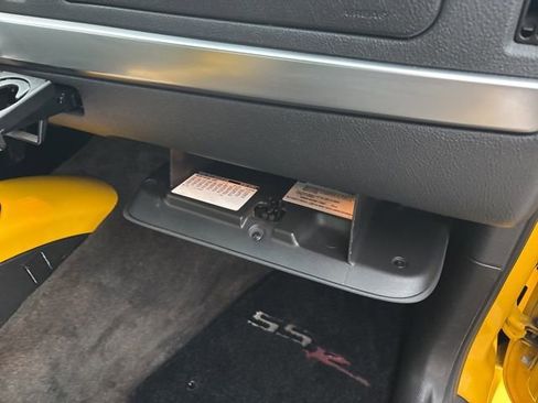 Used 2005 Chevrolet SSR w/ Preferred Equipment Group image 25