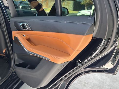 Used 2022 BMW X5 xDrive40i w/ M Sport Package image 12