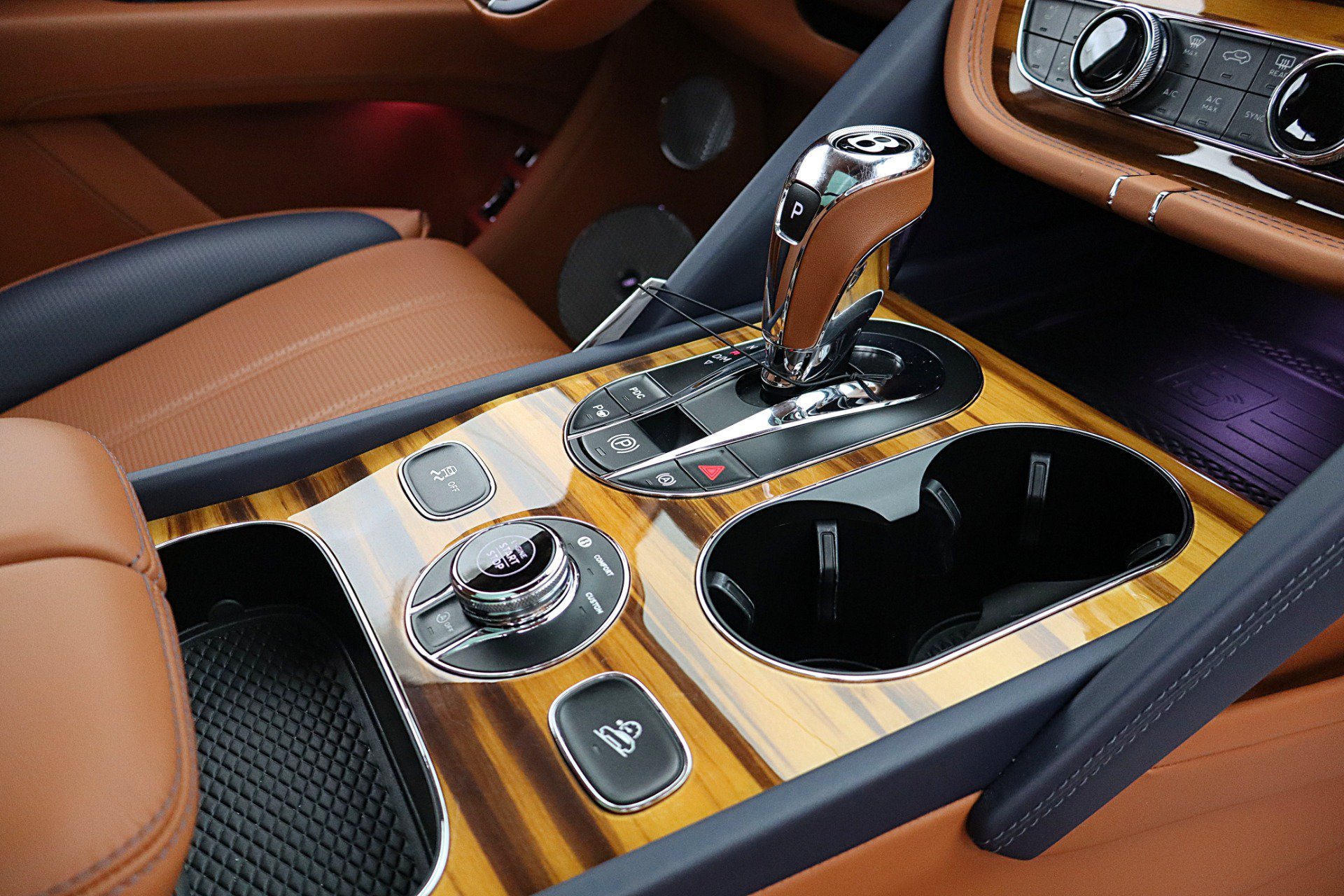 Certified 2022 Bentley Bentayga AWD/4WD image 34