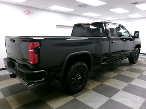 Used 2026 Chevrolet Silverado 2500 High Country w/ Midnight Edition AWD/4WD image 12