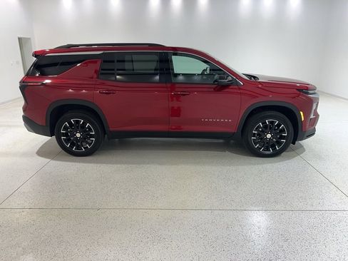 Used 2025 Chevrolet Traverse LT w/ Sun and Wheel Package image 6