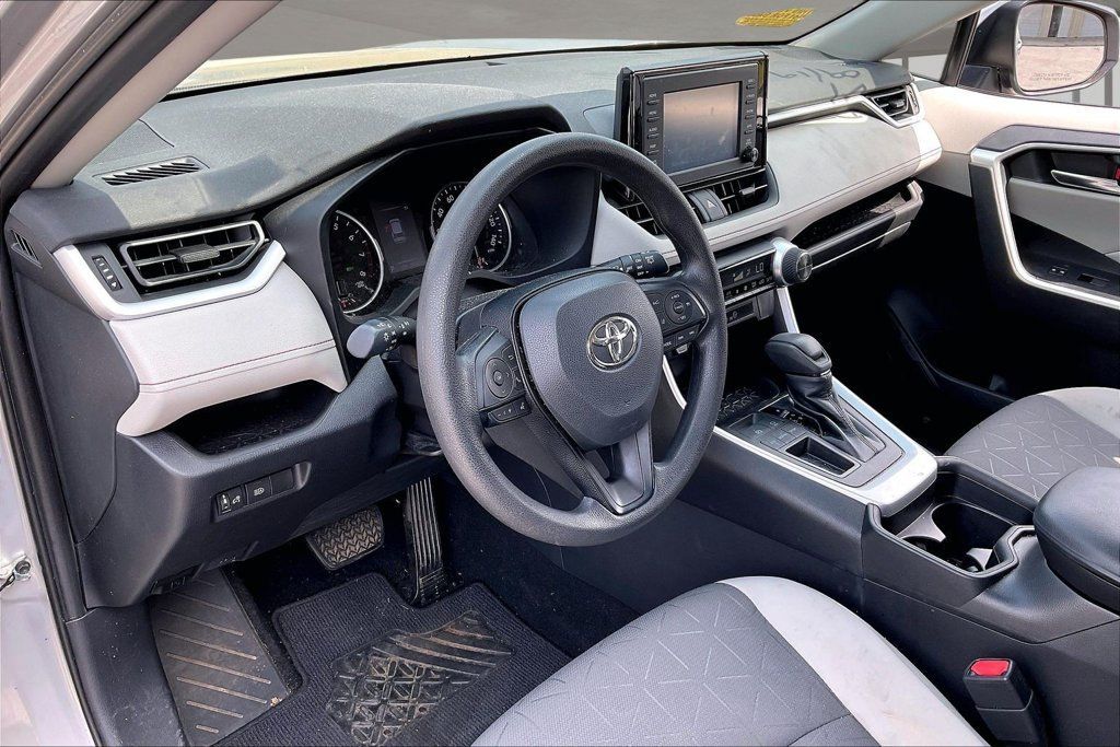 Used 2019 Toyota RAV4 XLE FWD image 17