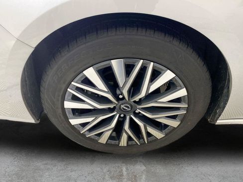 Used 2024 Nissan Altima 2.5 SV FWD image 7