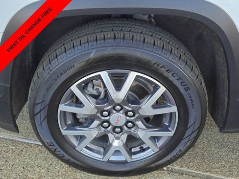 Used 2023 GMC Acadia SLT FWD image 8