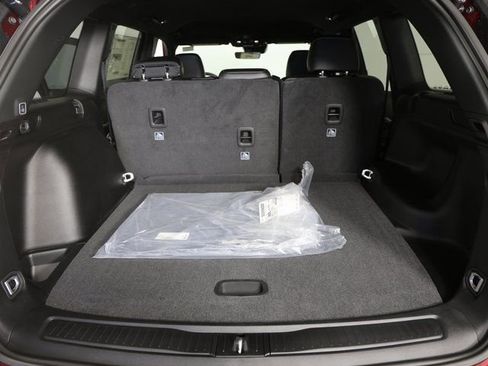 New 2025 Jeep Grand Cherokee Limited w/ Black Appearance Package image 10