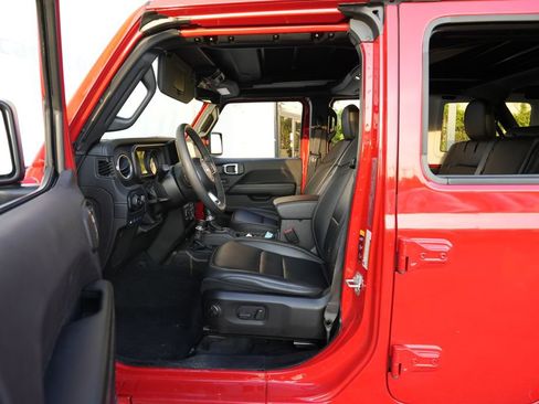 Used 2024 Jeep Wrangler Unlimited Sahara w/ Technology Group AWD/4WD image 17