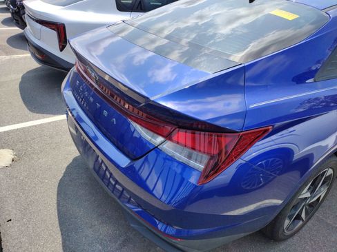 Used 2023 Hyundai Elantra SEL w/ Convenience Package FWD image 5