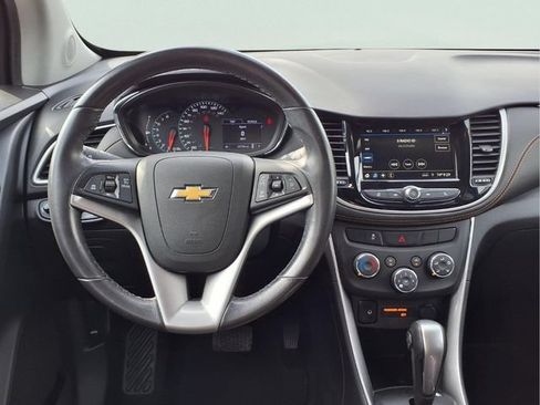 Certified 2019 Chevrolet Trax LT w/ LT Convenience Package FWD image 4